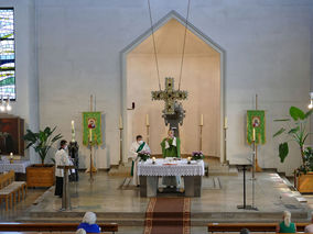 Heilige Messe mit Pfarrer Martin Fischer und Diakon Alexander von Rüden (Foto: Karl-Franz Thiede)